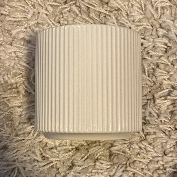 Bath and Body Works Vanilla Bean 3-Wick Candle in Ceramic Jar NWT - Picture 2 of 5
